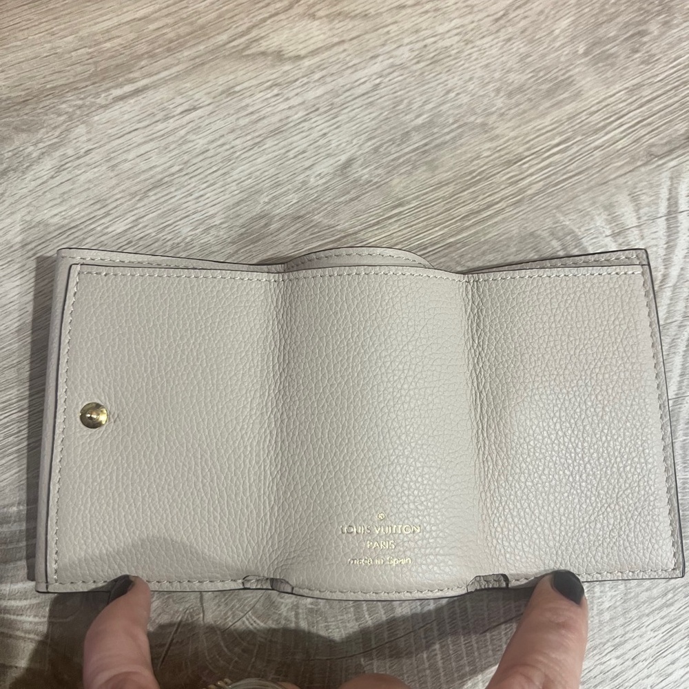Louis Vuitton Portefeuille Trifold, LIKE NEW, Microchipped w/ COA - Picture 12 of 16